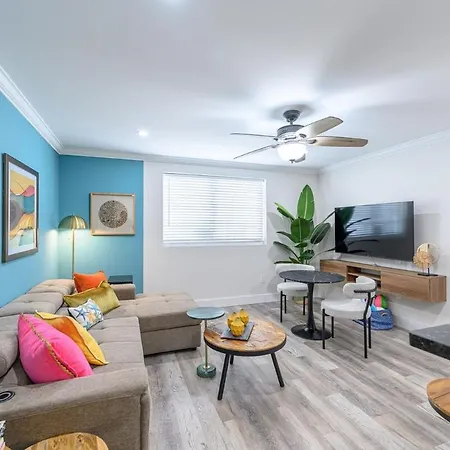 One Block From Beach South Beach Ocean Dr-King Bed